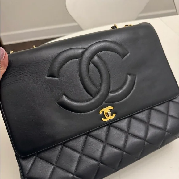 Chanel Maxi Classic Flap Bag 24K - Picture 10 of 17